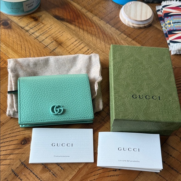 Gucci Mint Green Leather Wallet - Picture 8 of 8